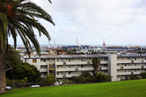 Studio 208 With Ocean Views - Hervey Bay Accommodation 24