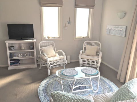 Fremantle Local Beach Studio - Tourism Hervey Bay 6