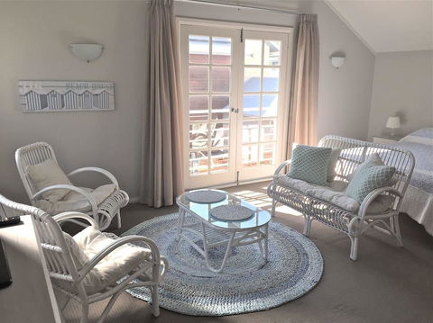 Fremantle Local Beach Studio - Tourism Hervey Bay 8