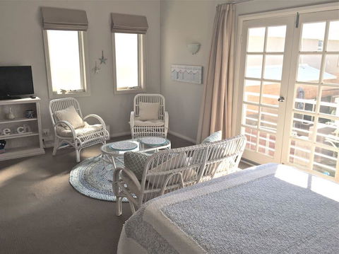 Fremantle Local Beach Studio - Tourism Hervey Bay 3