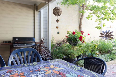 Fremantle Local Beach Studio - Tourism Hervey Bay 9