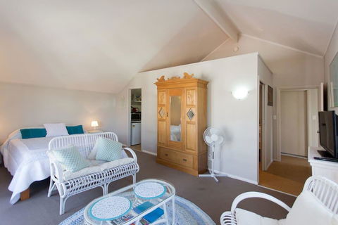 Fremantle Local Beach Studio - Tourism Hervey Bay 13