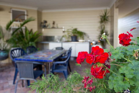 Fremantle Local Beach Studio - Tourism Hervey Bay 4