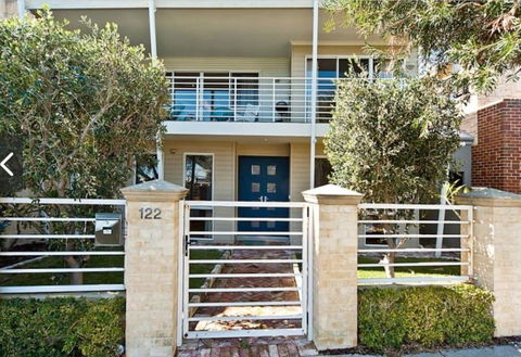 Fremantle Local Beach Studio - Tourism Hervey Bay 1