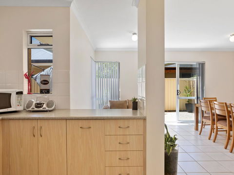 Cooper Street - Tourism Hervey Bay 32