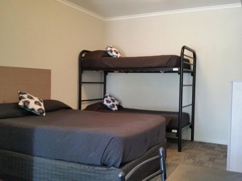 Mandurah Foreshore Motel - Hervey Bay Accommodation 11