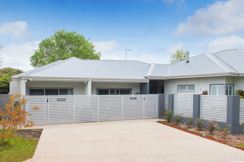 Churchill Studios - Tourism Hervey Bay 5