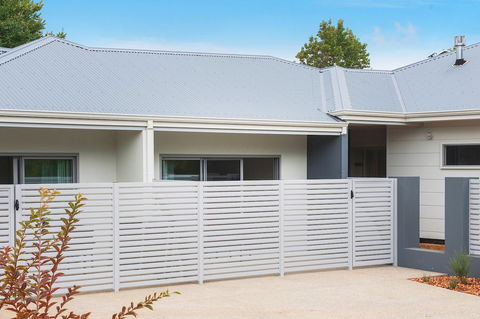 Churchill Studios - Tourism Hervey Bay 6
