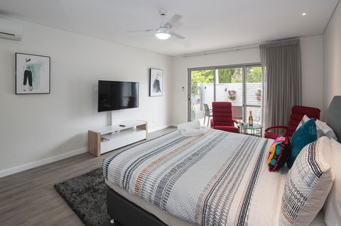 Churchill Studios - Tourism Hervey Bay 0