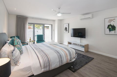 Churchill Studios - Tourism Hervey Bay 2