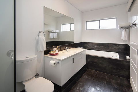 Churchill Studios - Tourism Hervey Bay 4