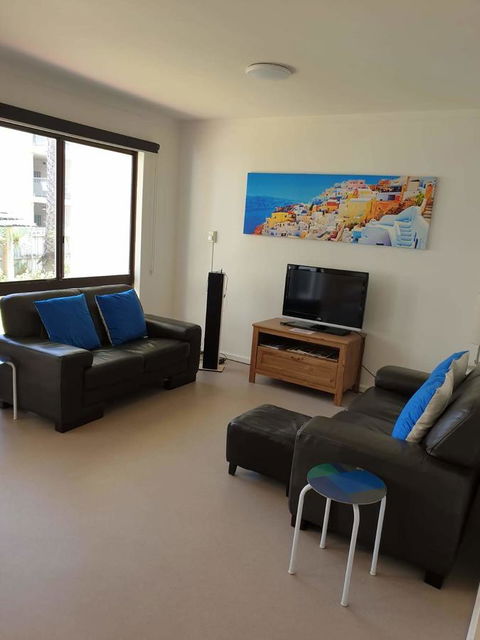 West Beach Lagoon 206 - Sleeps Three! Value!!! - Hervey Bay Accommodation 5