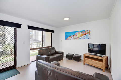 West Beach Lagoon 206 - Sleeps Three! Value!!! - Hervey Bay Accommodation 13