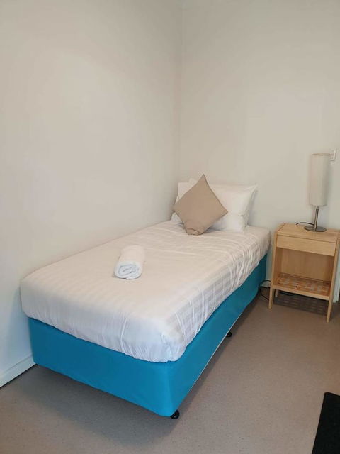 West Beach Lagoon 206 - Sleeps Three! Value!!! - Hervey Bay Accommodation 2