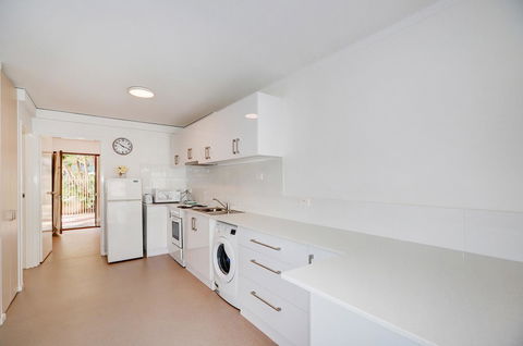 West Beach Lagoon 206 - Sleeps Three! Value!!! - Hervey Bay Accommodation 11