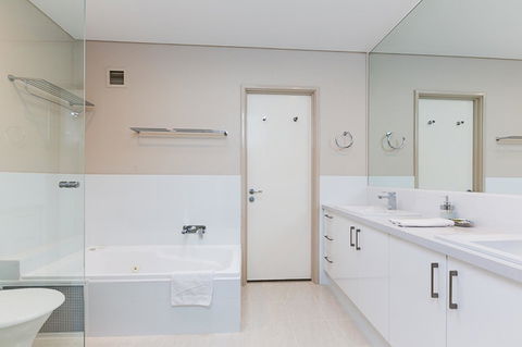 The White Pearl Penthouse - Hervey Bay Accommodation 17
