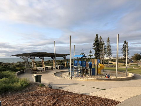 Beach House At SeaScapes.. - Hervey Bay Accommodation 3