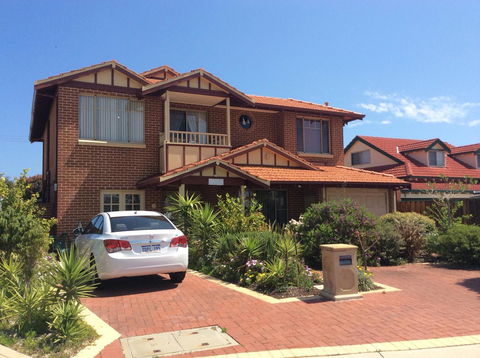Crossland House - Hervey Bay Accommodation 12