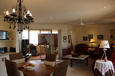 Crossland House - Hervey Bay Accommodation 18