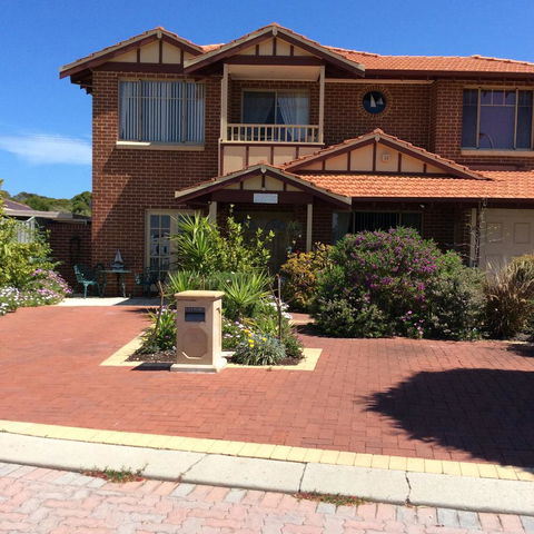 Crossland House - Hervey Bay Accommodation 10