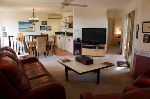 Crossland House - Hervey Bay Accommodation 19