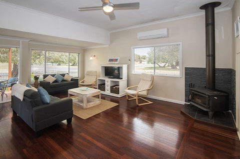 Sea La Vie - Hervey Bay Accommodation 5