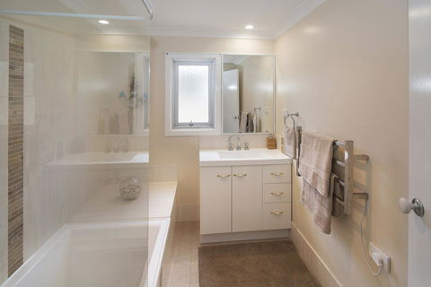 Sea La Vie - Hervey Bay Accommodation 8