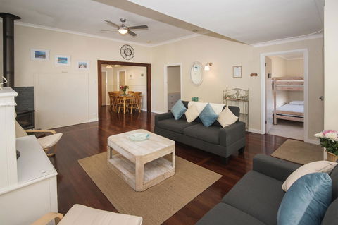 Sea La Vie - Hervey Bay Accommodation 0