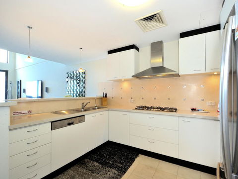 Nautilus By Rockingham Apartments - Hervey Bay Accommodation 13