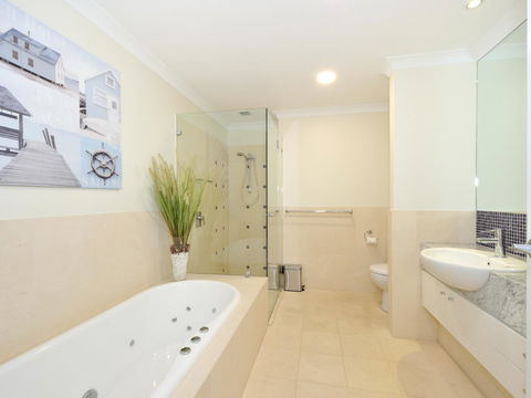 Nautilus By Rockingham Apartments - Hervey Bay Accommodation 6