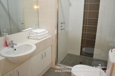 North Coogee Beach House - Tourism Hervey Bay 11