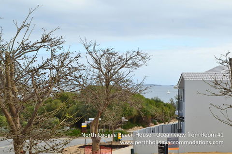 North Coogee Beach House - Tourism Hervey Bay 8