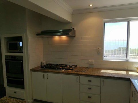 Caravel Beach House Mandurah - Hervey Bay Accommodation 5