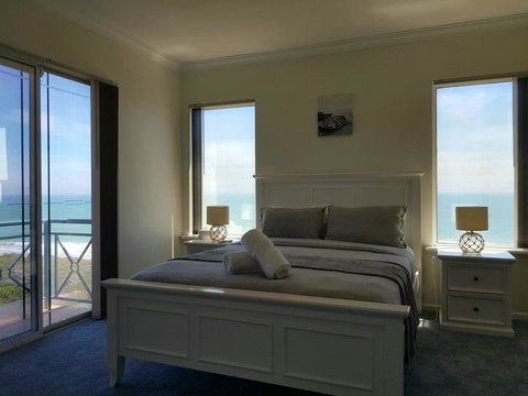Caravel Beach House Mandurah - Hervey Bay Accommodation 12