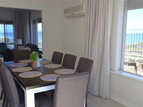 Caravel Beach House Mandurah - Hervey Bay Accommodation 31
