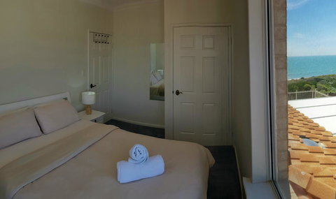 Caravel Beach House Mandurah - Hervey Bay Accommodation 4