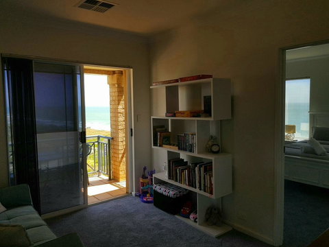 Caravel Beach House Mandurah - Hervey Bay Accommodation 7
