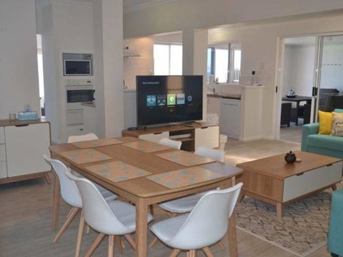 Caravel Beach House Mandurah - Hervey Bay Accommodation 22