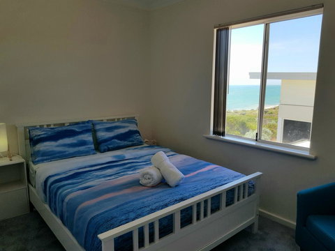 Caravel Beach House Mandurah - Hervey Bay Accommodation 3