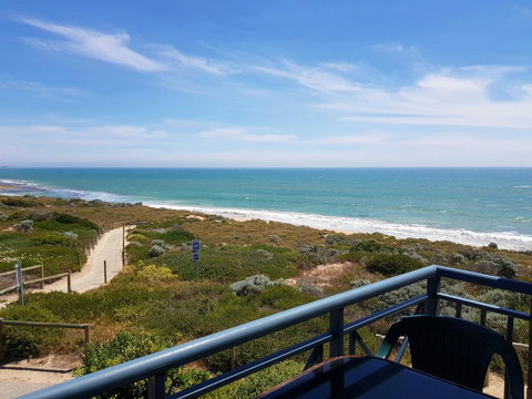 Caravel Beach House Mandurah - Hervey Bay Accommodation 8