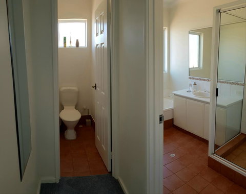 Caravel Beach House Mandurah - Hervey Bay Accommodation 10