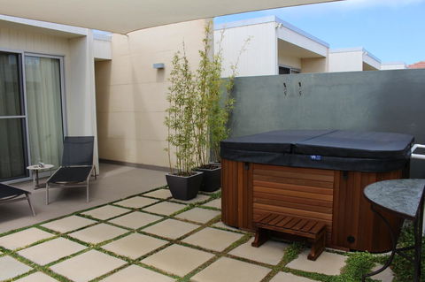 Alouarn Apartments - Hervey Bay Accommodation 2