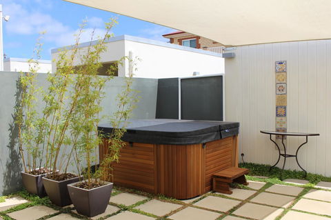 Alouarn Apartments - Hervey Bay Accommodation 3