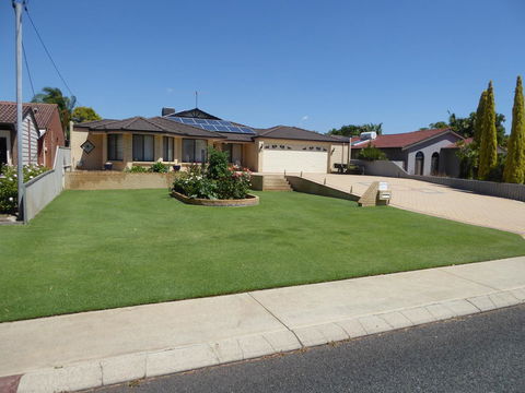 Jennys Retreat - Hervey Bay Accommodation 0
