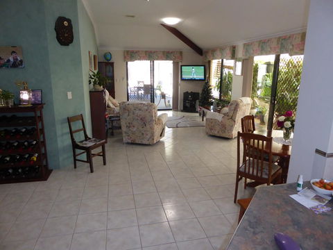 Jennys Retreat - Hervey Bay Accommodation 5