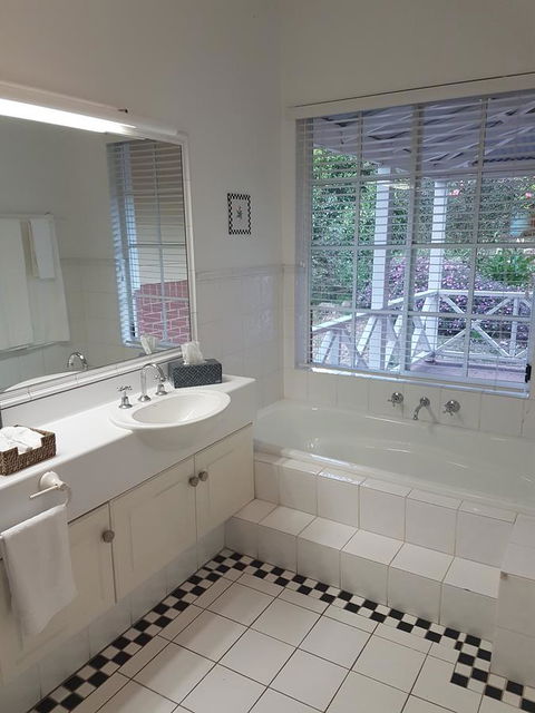 Two Sisters Chalets - Hervey Bay Accommodation 2