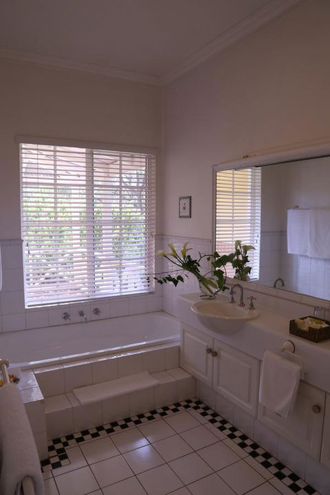 Two Sisters Chalets - Hervey Bay Accommodation 19