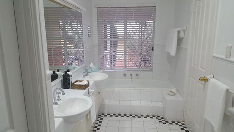 Two Sisters Chalets - Hervey Bay Accommodation 36