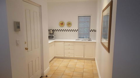 Two Sisters Chalets - Hervey Bay Accommodation 3