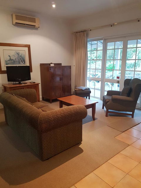 Two Sisters Chalets - Hervey Bay Accommodation 13